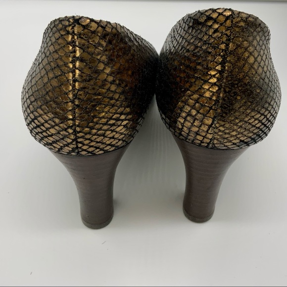 Liz Claiborne Bronze Snakeskin Pump - Picture 5 of 5